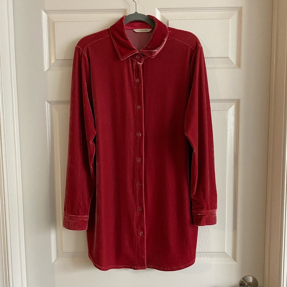 Soft Surroundings velvet button down shirt. New with tags. Size large.